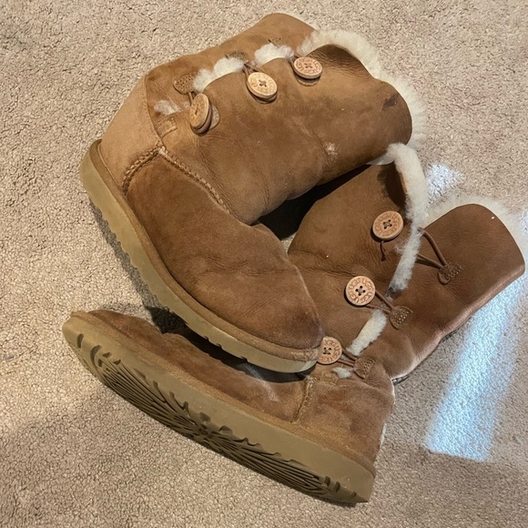 Bailey UGGs 3 button size 3.5 - Picture 1 of 4
